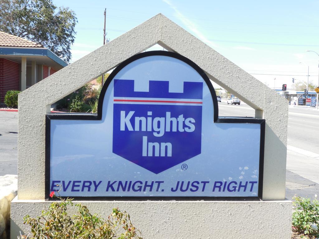 Knights Inn פאלמדייל מראה חיצוני תמונה